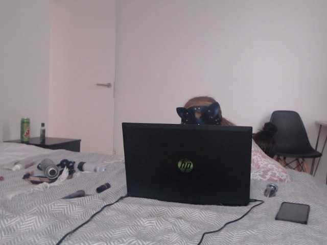 Broadcast Screenshots GodessKristina-and-TS