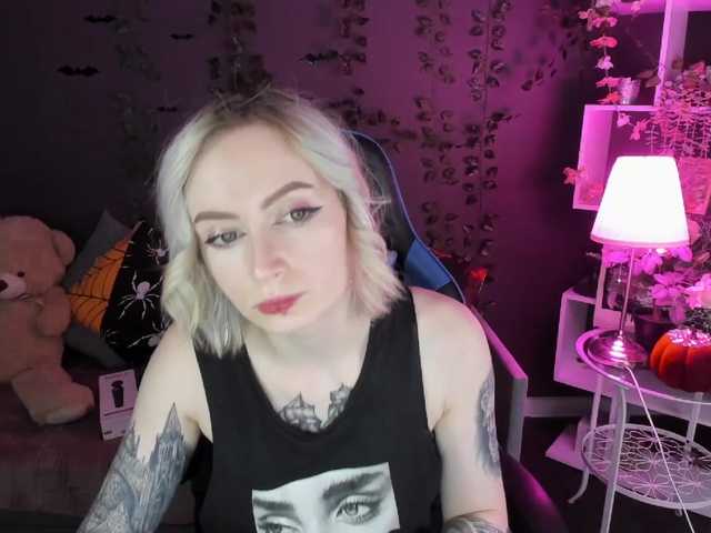 Fotos HelenCarter lets play hehe :D tip menu and pvt open! #tattoo #blond #ohmibod #anal #french