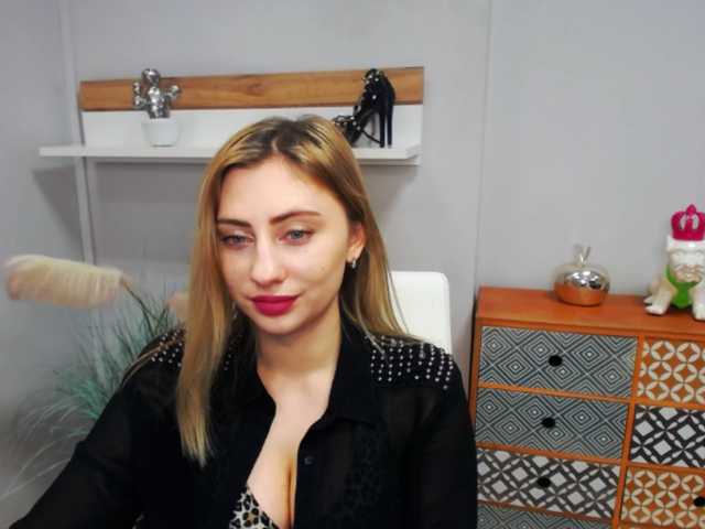 Broadcast Screenshots hottieLAURA