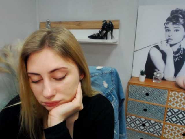 Broadcast Screenshots hottieLAURA