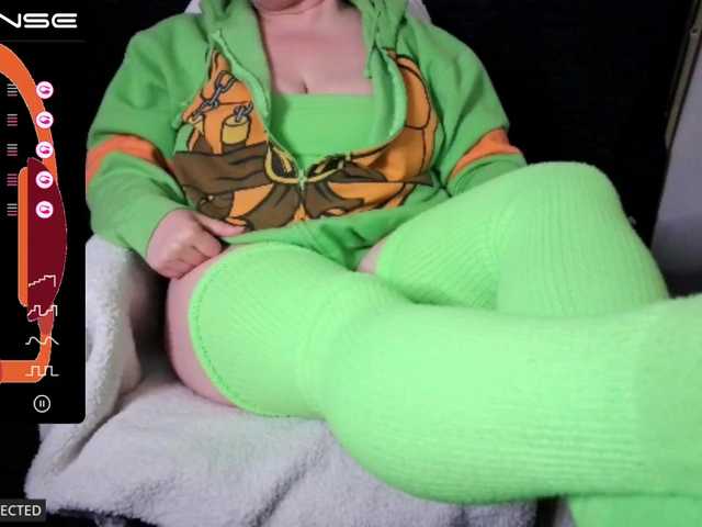 Fotos imaboulder Socks off at 500 TKNS Sweater off at 2,000 TKNS Social in bio to subscribe and DM me