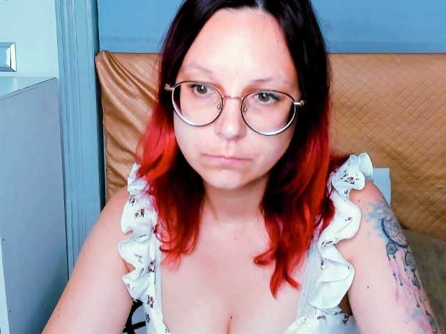 Fotos InezLove Hello, so who will be the king of tip today?? #challenge #play #forwin #bemyking #redhairgirl #alternative #roleplay