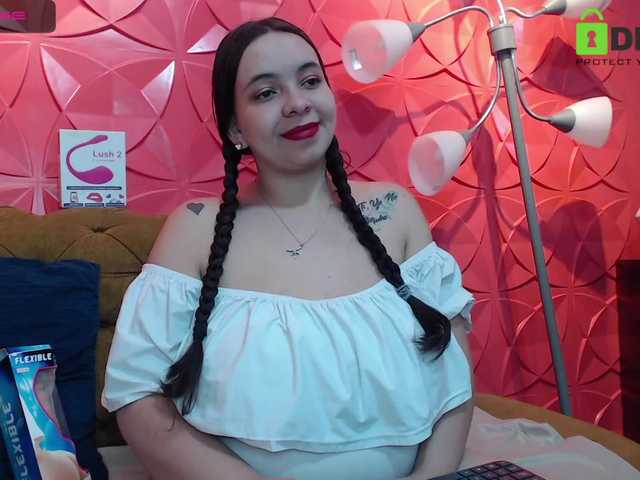 Fotos JennaClancy Welcome to my pleasure room, I hope that today we can make a great explosion of cum together.!!!!