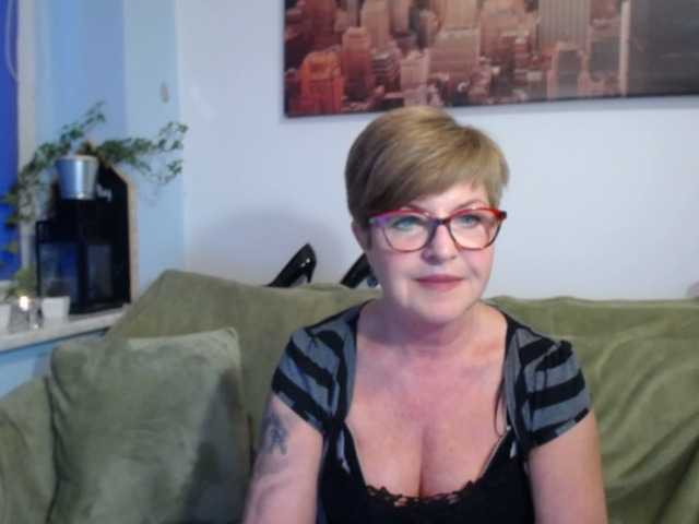 Broadcast Screenshots julieamberx