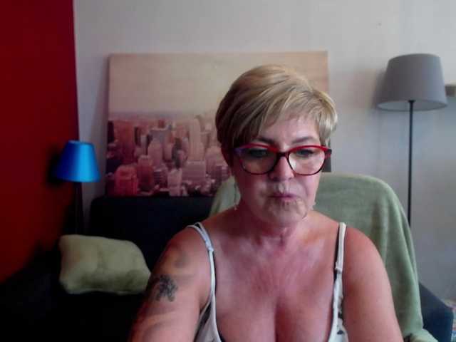 Broadcast Screenshots julieamberx