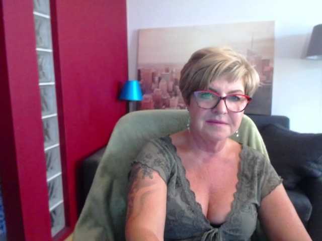 Broadcast Screenshots julieamberx