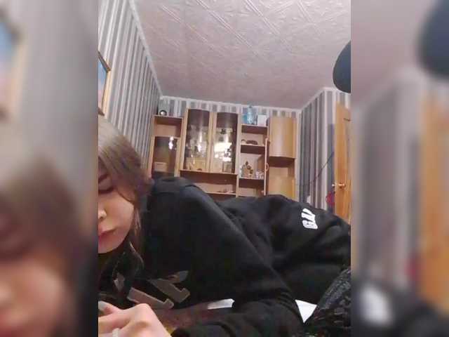 Broadcast Screenshots Karina-alex2090