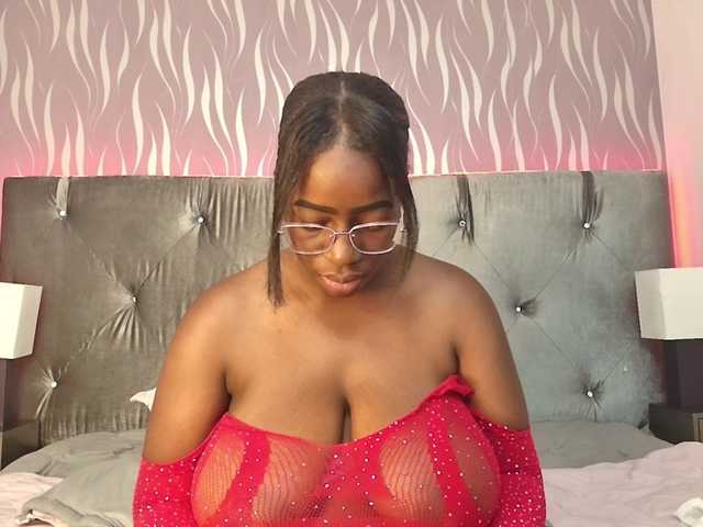 Fotos KayaBrown ⭐I want to be a very playful girl today!⭐ ⭐GOAL: Squirt Time⭐ @remain