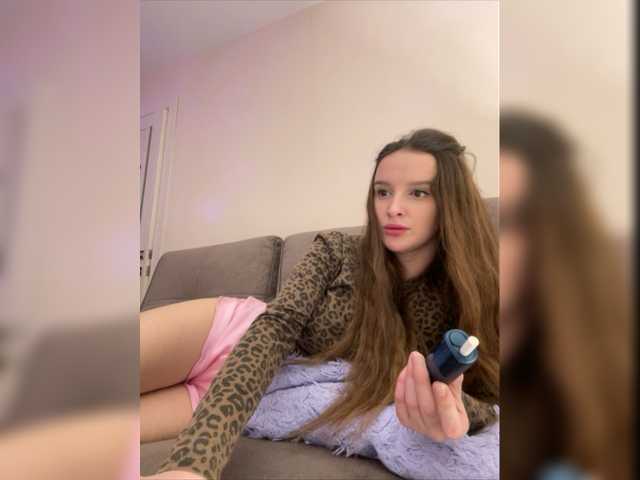 Fotos Kriss-me hello, my name Kristina . I only go to full private. send 50 tkn before private(squirt, dildo only in private). @remain befor show naked!