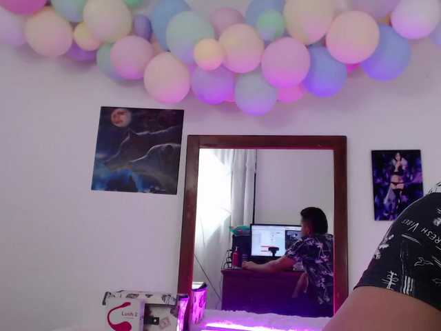 Broadcast Screenshots lanacurl18