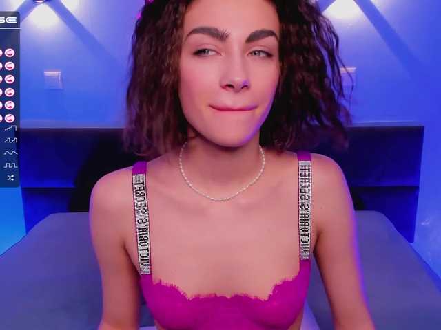 Broadcast Screenshots LauraJacksen