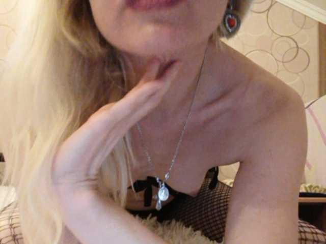 Broadcast Screenshots LauraLeight