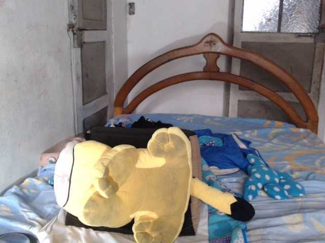 Broadcast Screenshots Lauramoon38