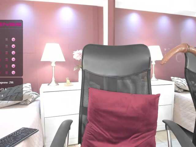 Broadcast Screenshots LauraSanti