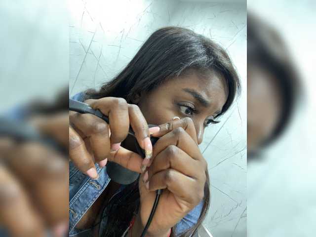 Broadcast Screenshots LauraThayer