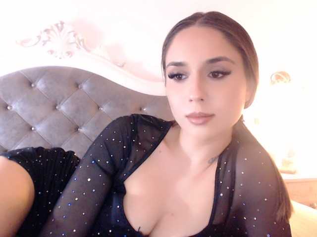 Broadcast Screenshots Leila34