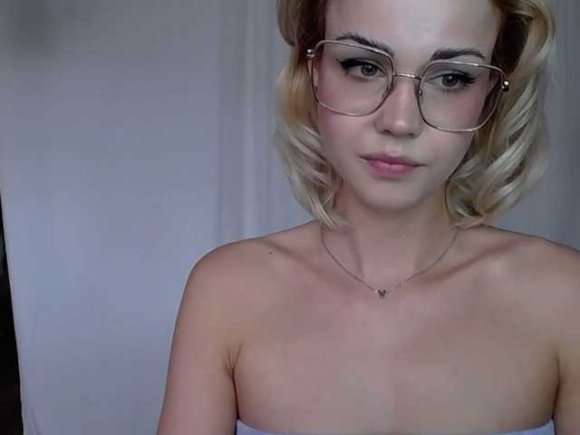 Fotos lexieSpicy Sweet and yet dang naughty ;) #innocentface #sweet #petite #glasses #fetish #natural #shorthair #domina #teaser #cfmn #joi #cei #cbt #sph #cucktraining