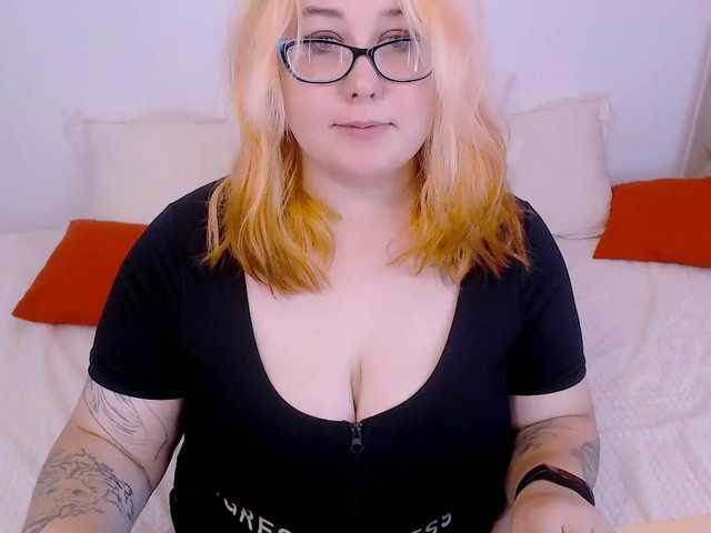Broadcast Screenshots LinaMoore