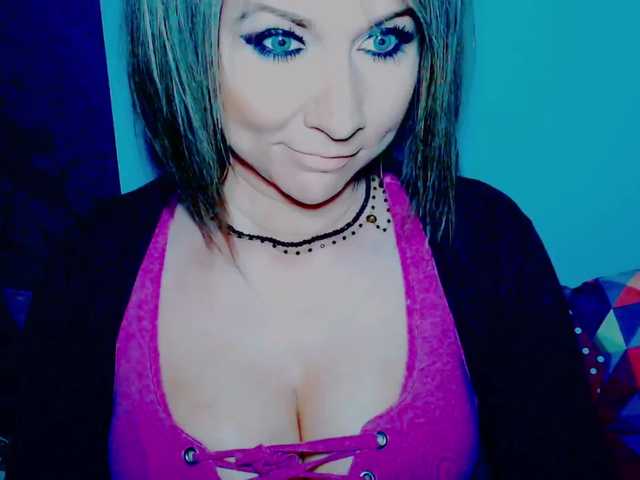 Fotos Lilly666 hey guys, ready for fun? i view cams for 50, to get preview of me is 70. lovense on, low 20, med 40, high 60. yes i use mic and toys, lets make it wild