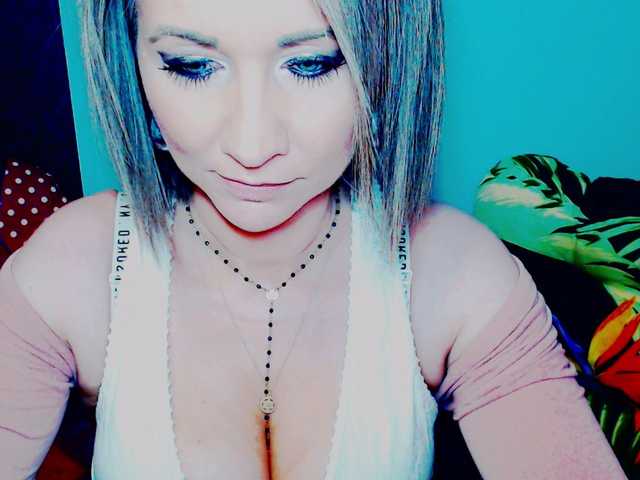 Fotos Lilly666 hey guys, ready for fun? i view cams for 80 tok, to get preview of my body 90, LOVENSE LUSH Low 15, med 30, high 60, talking for hours because u bored and wish to know me 600. mic on, toys on.... and other things also! :)