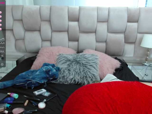 Broadcast Screenshots LilyGomez