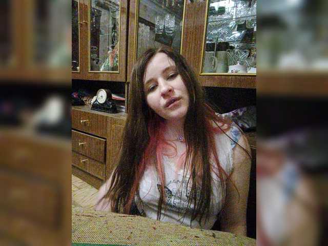 Broadcast Screenshots Emily_Green