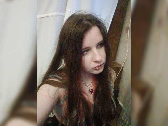 Broadcast Screenshots Emily_Green