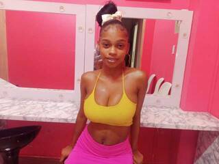 Erotisk videochat littleebonymommy