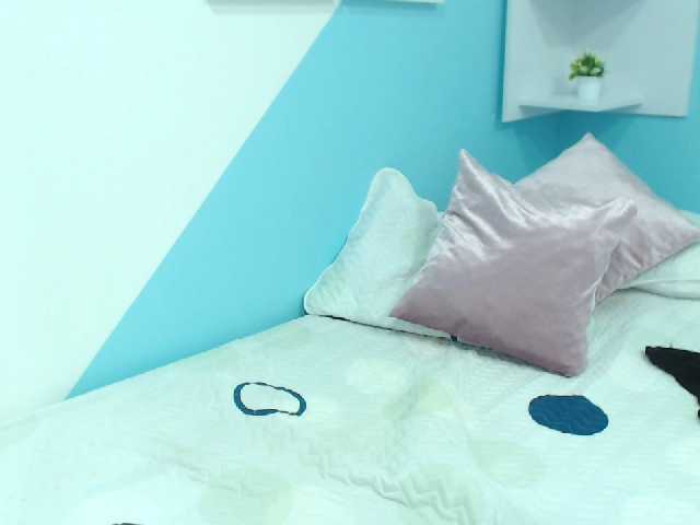 Broadcast Screenshots LuisaCooper