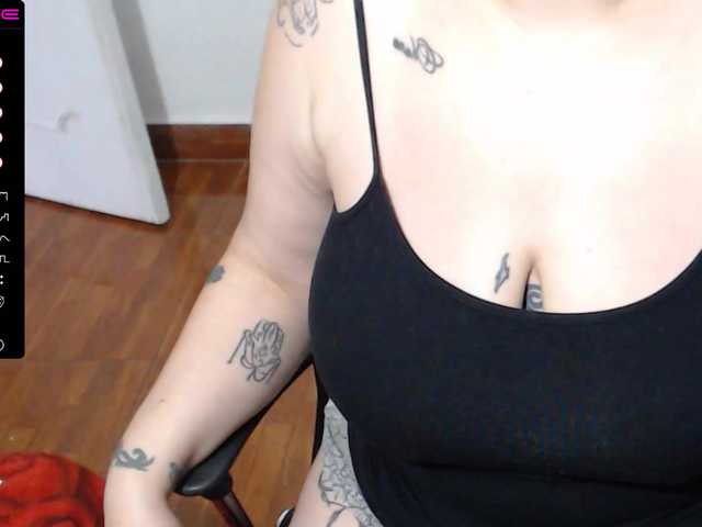 Fotos Mary-wet ♥ hi guys welcome.. we play ♥flash pussy 70 tks♥ flash open ass 90tks ♥ ask me for more ♥ #bigtits #milf #latina #colombia #squirt