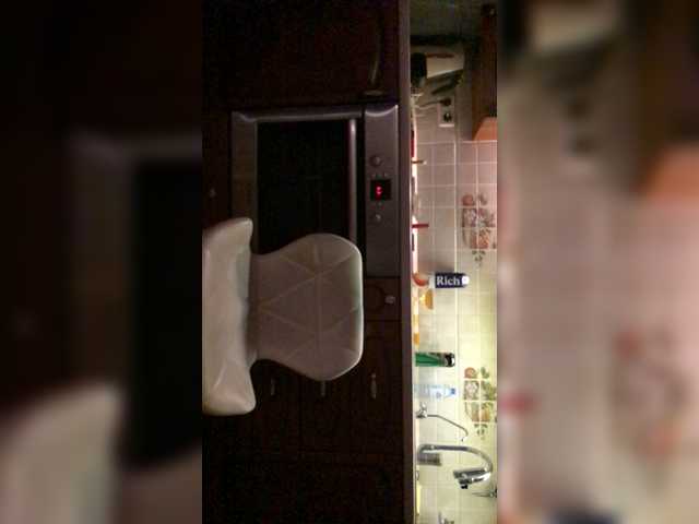 Broadcast Screenshots Max---Nika