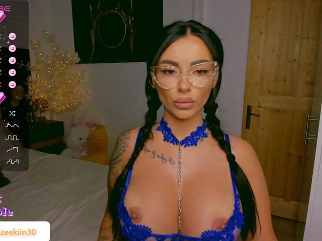 Fotos Mazeekiin30 Hey lovers, I feel naughty today, jump in XX #new #bigboobs #lovense #squirt #bigass