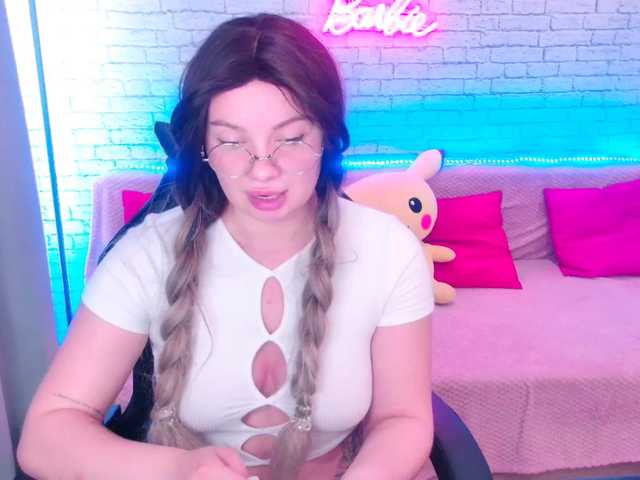 Broadcast Screenshots Melissa-shy