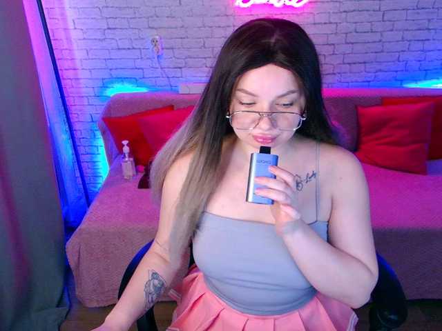 Broadcast Screenshots Melissa-shy