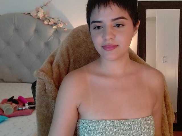 Fotos mia-collins Hello guys, happy day to all, I love being a hairy model and I love having a good bush in my pussy, all requests are made using my tip menu