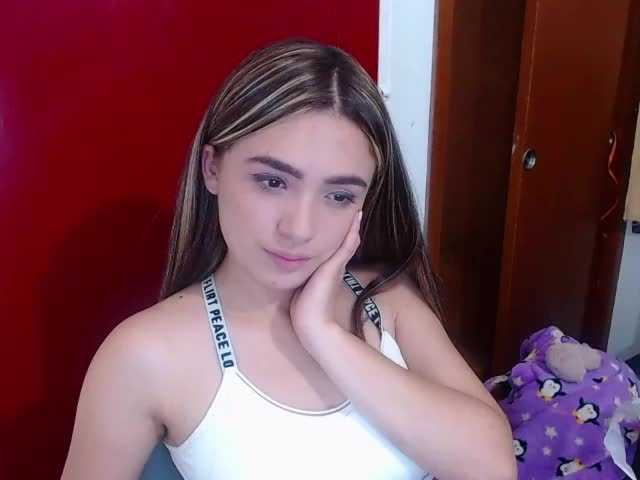 Broadcast Screenshots Mia-Johns