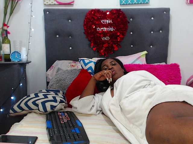 Fotos miagracee Welcome to my room everybody! i am a #beautiful #ebony #girl. #ready to make u #cum as much as you can on #pvt. #sexy #mature #colombian #latina #bigass #bigboobs #anal. My #lovense is #on! #CAM2CAM #CUMSHOW GOAL