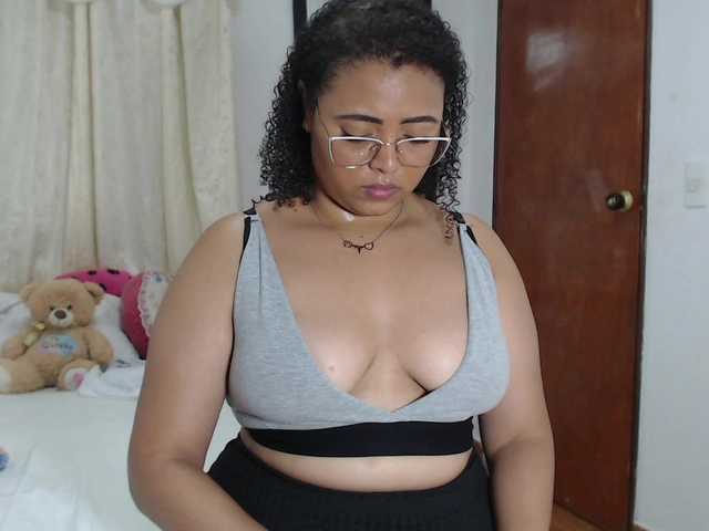 Fotos MichelDemon hey guysss come and enjoy a while with me VIBE TOY ON make my pussy wet #latina #squirt #bigboobs