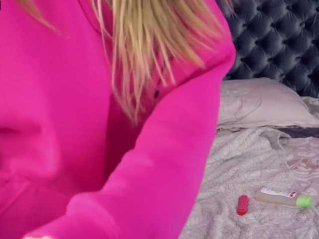 Broadcast Screenshots MillaDoll