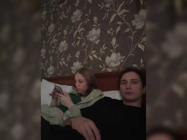 Broadcast Screenshots Molly-and-Tommy