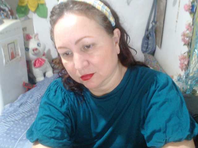 Fotos MommyQueen For today 200 tokens oil in my breasts .............. let's have fun my loves ...