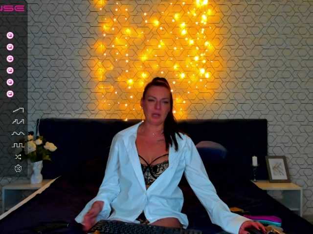 Broadcast Screenshots MonicaGucci