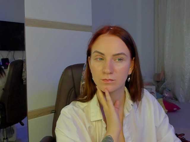 Broadcast Screenshots MonicaHoney