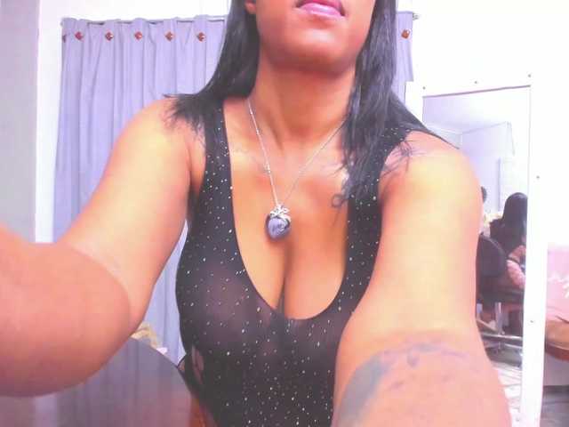 Broadcast Screenshots NAHOMYWILLIAMS