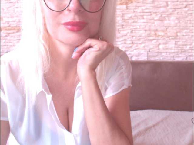 Fotos Dixie_Sutton Do you want to see more ? Let's have together for priv, Squirt show? see my photos and videos I collect for new glasses. Can you help me with this?you do not have the option priv? throw a big tip