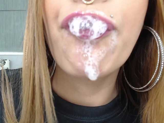 Broadcast Screenshots NicolleWayne