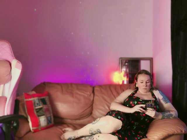 Broadcast Screenshots NylonQueen