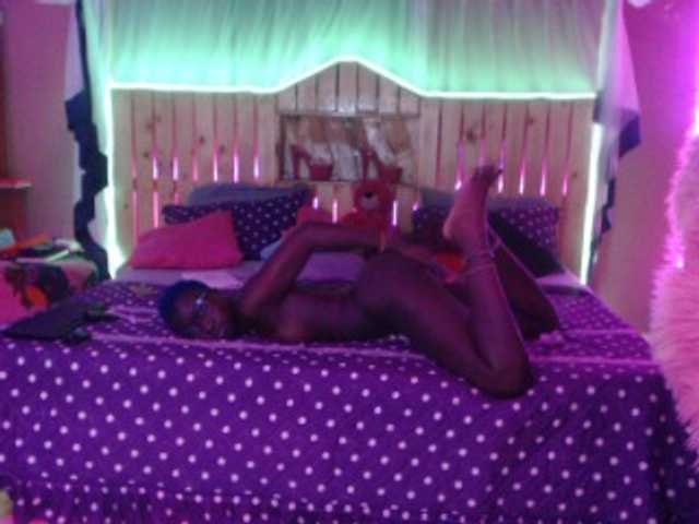 Fotos Okoye19 hey guys welcome to my room, dnt forget to add me as friend and request with a tip