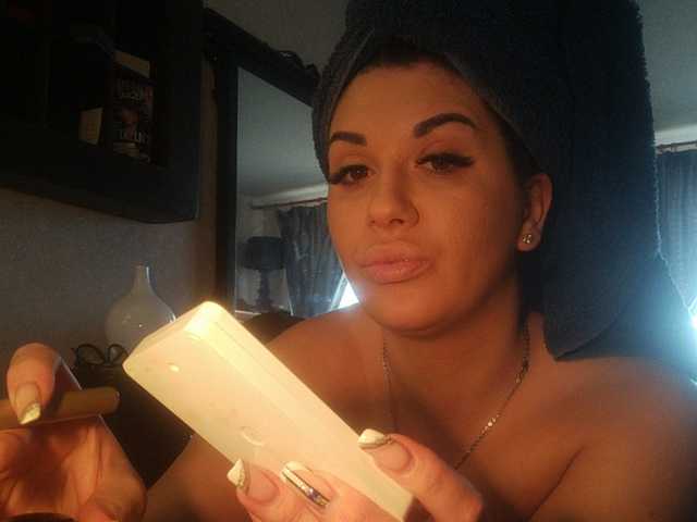 Broadcast Screenshots PamelaFord