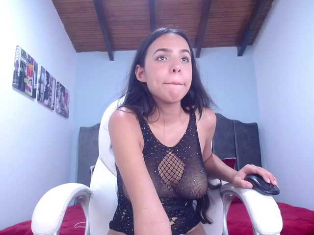 Broadcast Screenshots Paola-bigboobs